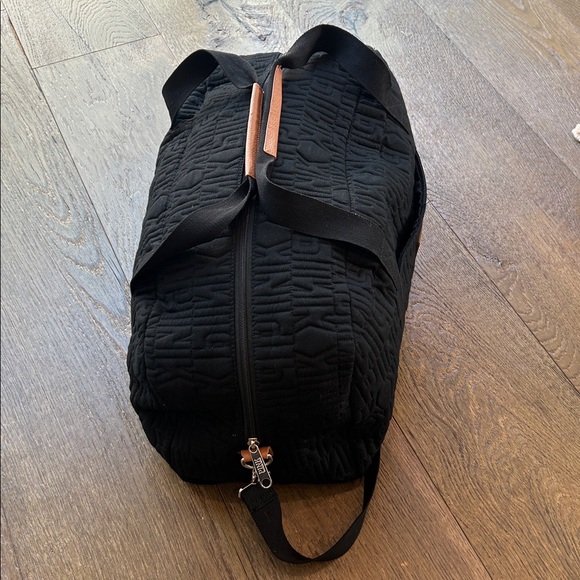 PINK Victoria’s Secret Black Quilted Duffel Bag - Picture 5 of 14